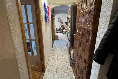 3 camere, etaj 3 cu acoperis, 2 balcoane , 2 bai, zona centrala - 15