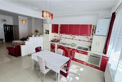 Apartament de vanzare cu 3 camere, balcon + parcare, mobilat si utilat - 4
