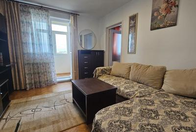 Apartament cu 3 camere decomandat, mobilat în Podu Roș