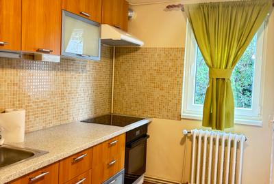 Apartament cu 3 camere decomandat, mobilat în Complex Studențesc