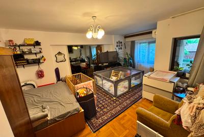 Unirii -  Strada Matei Basarab .  3 camere + 2 bai + 2 balcoane + parcare - 2