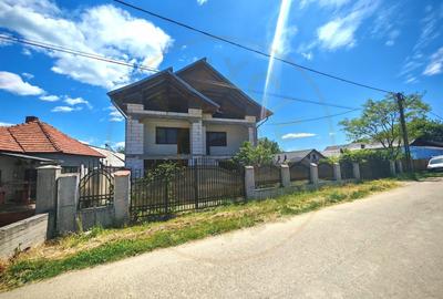 Casa generoasa cu teren de 1186 mp intravilan-Retevoiesti -Pietrosani-Arges! - 2