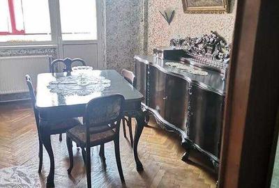 Apartament cu 3 camere decomandat, mobilat în Școlilor