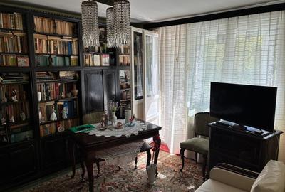 Apartament cu 3 camere semidecomandat în Drumul Taberei