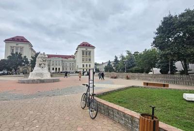 Ideal pentru 2 studenti. Apartament 2 camere decomandat, Bdul Independentei UMF - 1