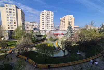 Apartament cu 3 camere decomandat, mobilat în Central