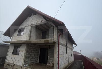 Casă individuală cu 5 camere în Periferie