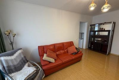 Apartament cu 3 camere semidecomandat, mobilat în Crângași