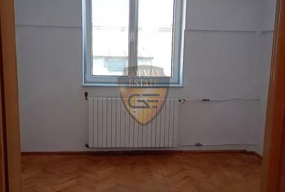 4 camere Ultracentral Stefan cel Mare 86mp balcon 2 bai etaj 4/4 gaze la usa - 9