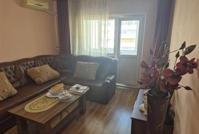 Apartament cu 3 camere semidecomandat în Pantelimon
