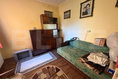 Casa de vanzare, cu 3 camere intr o zona linistita. - 2
