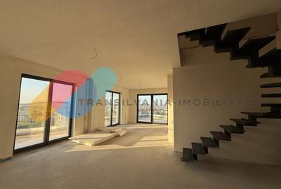 Penthouse cu 3 camere semidecomandat în Bună Ziua