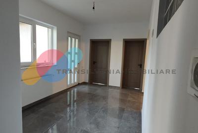 Casă individuală cu 5 camere semidecomandat în Iris