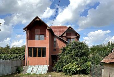Casă individuală cu 5 camere în Iris