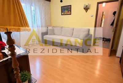 Apartament cu 3 camere decomandat în Drumul Taberei