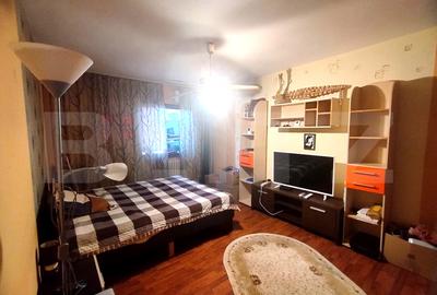 Apartament cu 3 camere decomandat, mobilat în Ultracentral
