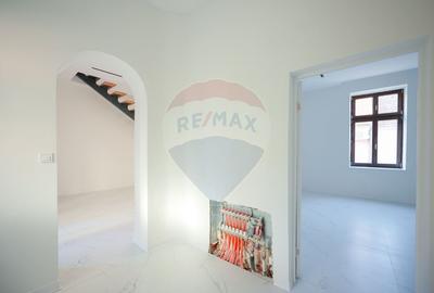 Apartament cu 4 camere de vânzare, ultracentral - 4