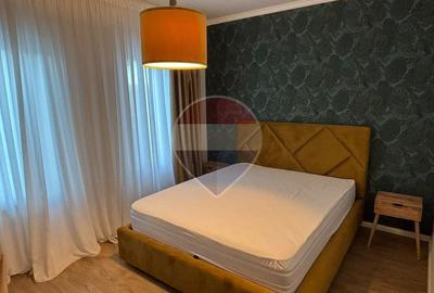 Casă / Vilă cu 5 camere de închiriat - 1