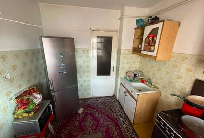 Apartament cu 3 camere decomandat în Galata
