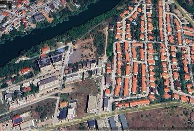 Teren intravilan de 750 mp, în Est
