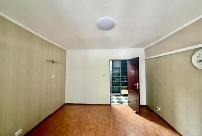 Apartament cu 3 camere decomandat în Decebal