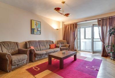 Apartament cu 3 camere decomandat, mobilat în Decebal