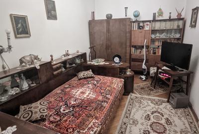Apartament cu 3 camere semidecomandat în Horea