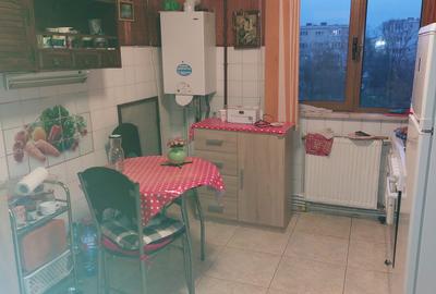 Apartament cu 3 camere decomandat în Faleza Nord