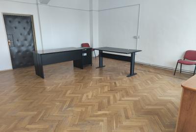 Astra zona Ciucaș Birou 35 mp etaj 1,renovat parcare utilități incluse - 3