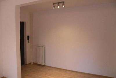 Apartament cu 3 camere semidecomandat, mobilat în Ultracentral