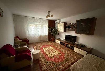 Apartament cu 3 camere decomandat în Obor