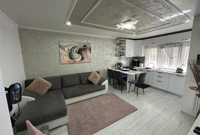 Apartament cu 3 camere  de vanzare, zona Comisia Centrala - 1