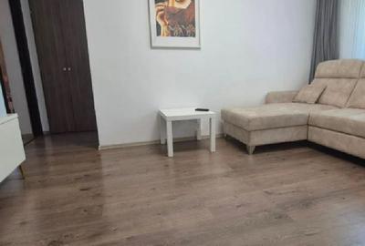 Apartament cu 3 camere semidecomandat în Vitan Mall