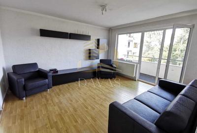 Apartament cu 3 camere semidecomandat, mobilat în Central
