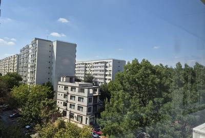 Apartament cu 3 camere semidecomandat în Câmpia Libertății