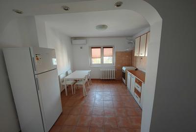 Apartament cu 2 camere decomandat în Panduri