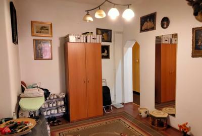Inchiriere 3 camere in vila - 12