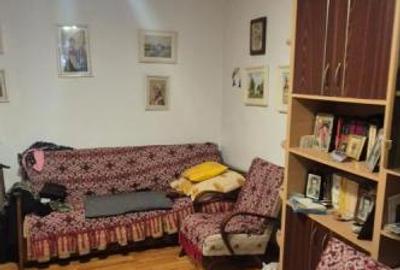 Apartament cu 2 camere, mobilat în Tei