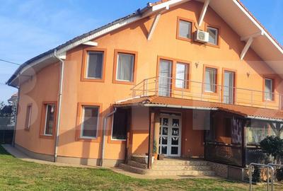 Casă individuală cu 6 camere în Nufărul