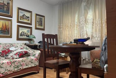 Apartament cu 2 camere semidecomandat în P-ța Victoriei