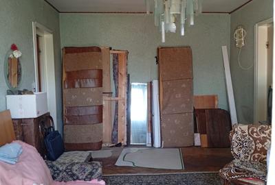 Apartament cu 3 camere semidecomandat în Titan