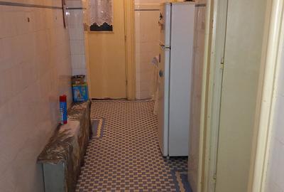 Vanzare camera + dependinte dintr-un apartament Armeneasca - 2