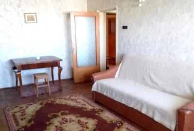 Apartament cu 3 camere decomandat în Călărași