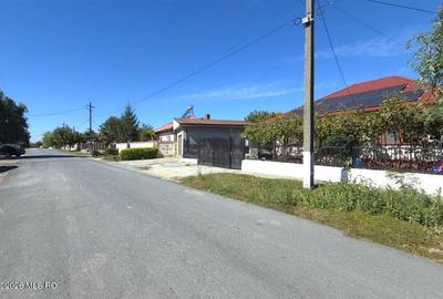 Castelu - Str. Florilor, casa din 2012, teren 737 mp si 106 mp utili - 30