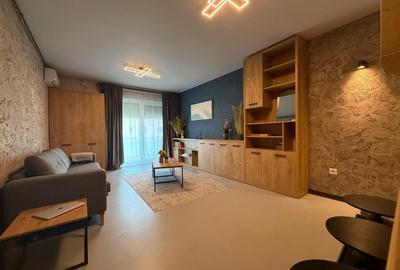 Apartament cu 2 camere semidecomandat, mobilat în Central