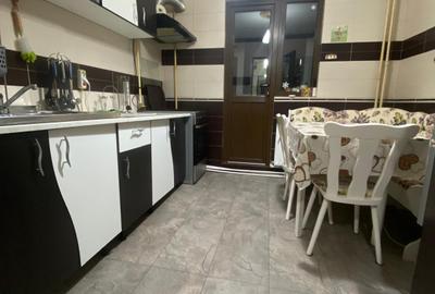 Vanzare apartament 3 cam cf 1 dec et 3/8 mobilat Margeanului sector 5 - 1