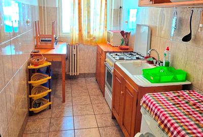 Se inchiriaza apartament 3 camere decomandat, bvd. Independentei, langa Golia - 1