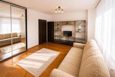 Apartament cu 2 camere semidecomandat, mobilat în Central