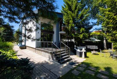 Vilă exclusivistă pe malul Lacului Snagov | Complet renovata | 2.950 mp teren - 35
