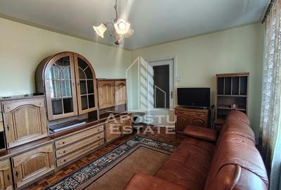 Apartament cu 3 camere semidecomandat, mobilat în Complex Studențesc